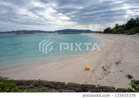 日本沖繩非常美麗的海景 135655376