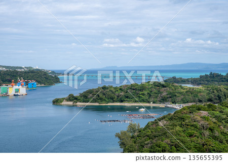 日本沖繩非常美麗的海景 135655395