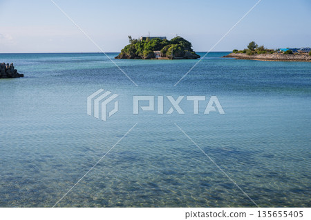 日本沖繩非常美麗的海景 日本沖繩非常美麗的海景 135655405