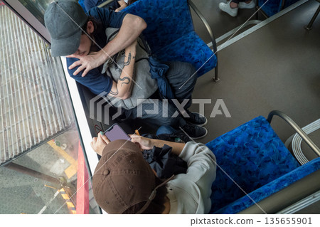 觀光客 遊客 旅行者 135655901