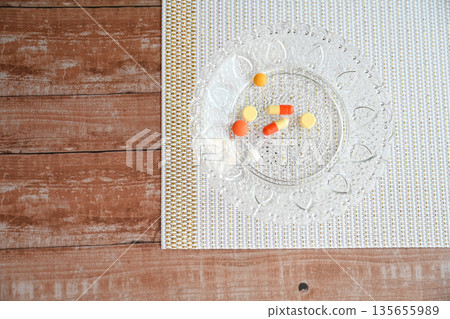 盤子裡的藥 135655989