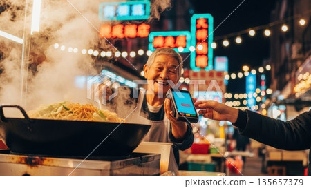 亞洲夜市攤主引進無現金支付方式 135657379