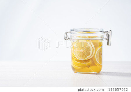 Honey lemon Honey lemon 135657952