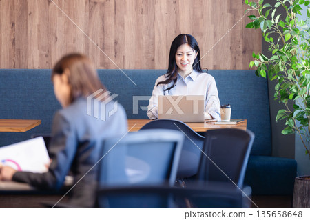 Business woman working in the office Business woman working in the office 135658648