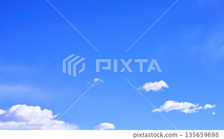 藍色的天空和雲圖像 135659698