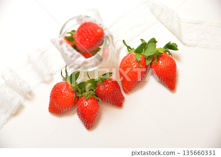 Sweet and delicious strawberries (Yayoihime from Saitama Prefecture) 135660331