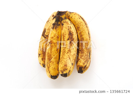 Ripe bananas 135661724