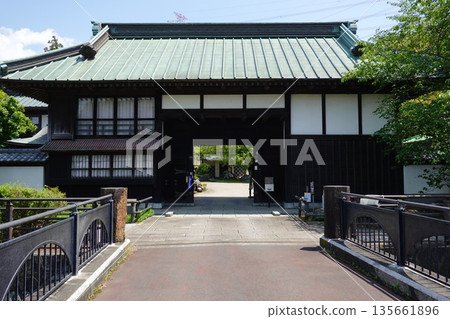 Nakamaru Family Gate 135661896