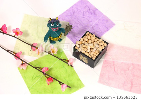 節分背景:梅花、節分和鬼內豆 節分背景:梅花、節分和鬼內豆 135663525