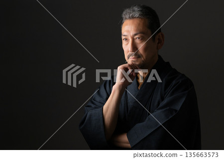 一個穿著和服的男人 一個穿著和服的男人 135663573