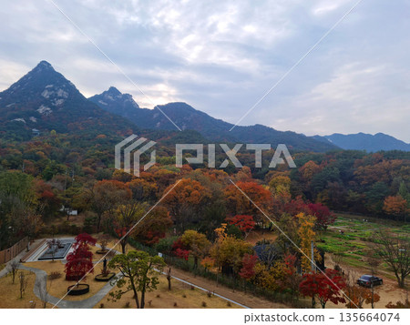 This is the autumn scenery of Bukhansan Mountain. This is the autumn scenery of Bukhansan Mountain. 135664074