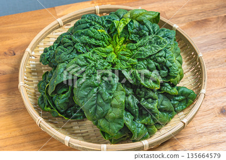 Chick Spinach Chick Spinach 135664579