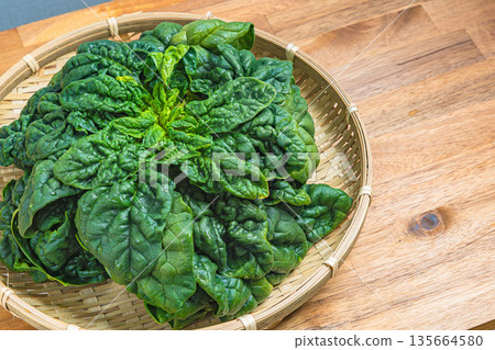 Chick Spinach Chick Spinach 135664580