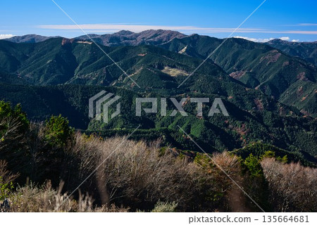 從四國喀斯特地形看到的四國山脈 135664681