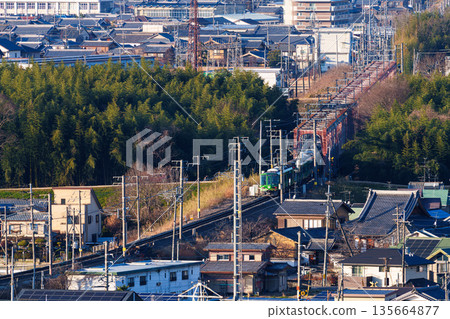 一列JR奈良線列車駛過木津川大橋。照片拍攝於京都府木津川市城山台城遺址公園。 8 一列JR奈良線列車駛過木津川大橋。照片拍攝於京都府木津川市城山台城遺址公園。 8 135664877