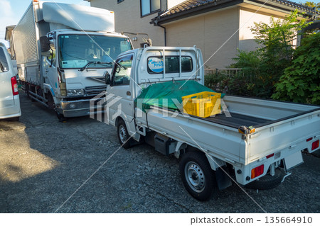 truck, house, housing 135664910