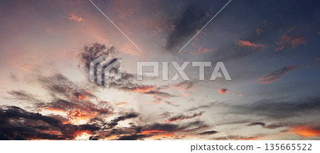 傍晚的天空 135665522