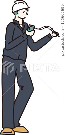 圖解:一名身穿工作服的男子正在檢查測試結果,他穿著藏藍色制服。 圖解:一名身穿工作服的男子正在檢查測試結果,他穿著藏藍色制服。 135665699