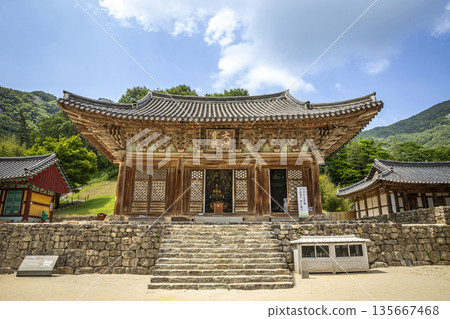 Daeungbojeon Hall of Naesosa Temple, Buangun, Jeollabukdo Daeungbojeon Hall of Naesosa Temple, Buangun, Jeollabukdo 135667468