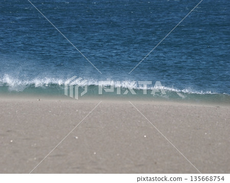白色波浪飛濺 135668754