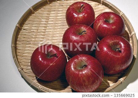 Seasonal fruit Seasonal fruit 135669025