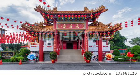Thean Hou Temple, a Chinese landmark adorned with red lanterns for Lunar New Year in Kuala Lumpur, Malaysia Thean Hou Temple, a Chinese landmark adorned with red lanterns for Lunar New Year in Kuala Lumpur, Malaysia 135669129