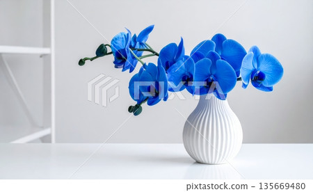 blue vase with flowers 135669480