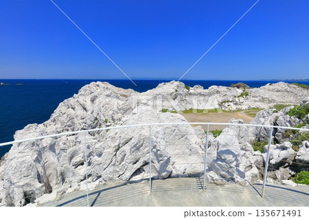 [Wakayama Prefecture] Shirasaki Marine Park on a clear day 135671491