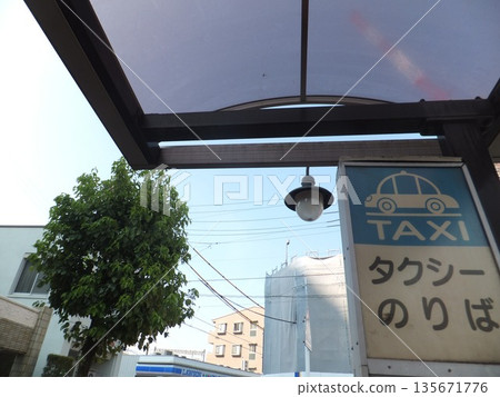 Taxi stand 135671776