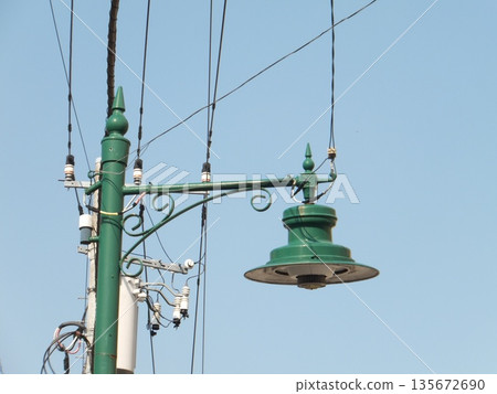 白天路燈 135672690