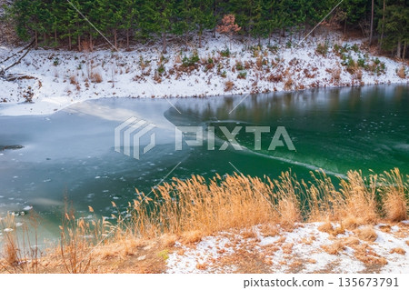Tojo Dam in winter [Chikuhoku Village, Higashichikuma District] 135673791
