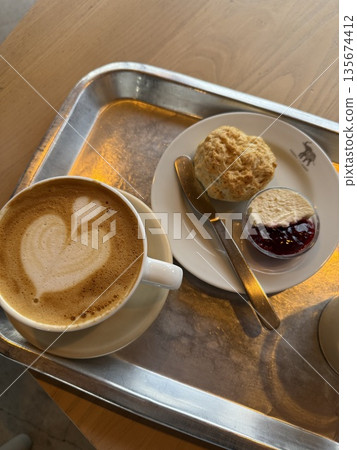 Cafe Cafe 135674412