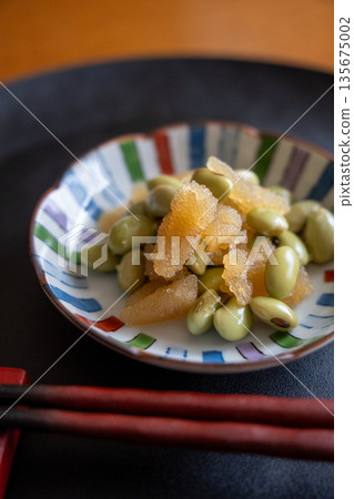 Herring roe on a tray (vertical) 135675002