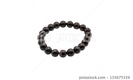 Star garnet natural stone bracelet macro photography white background 135675339