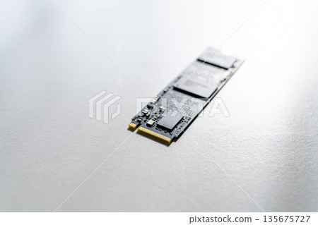 高速儲存 M.2 NVMe SSD 特寫 135675727
