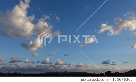 美麗的天空和雲彩 美麗的天空和雲彩 135676363