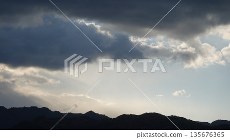 美麗的天空和雲彩 美麗的天空和雲彩 135676365