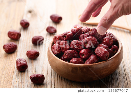 Seedless jujube fruit, dried jujube, dried fruit, healthy food 135677047