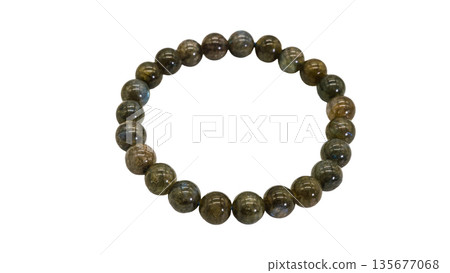 拉長石天然石手鏈微距攝影白色背景 135677068