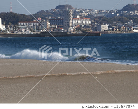 Shonan's sea and wave 135677074