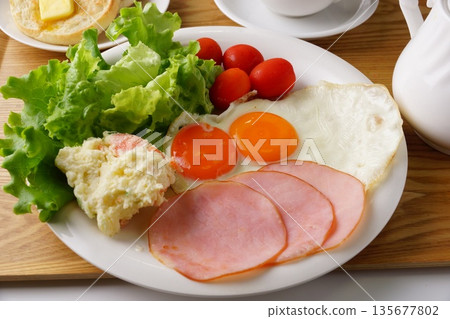 Morning breakfast 135677802