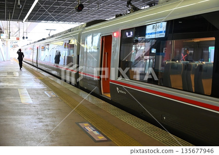 神奈川縣箱根湯本站的浪漫列車 135677946