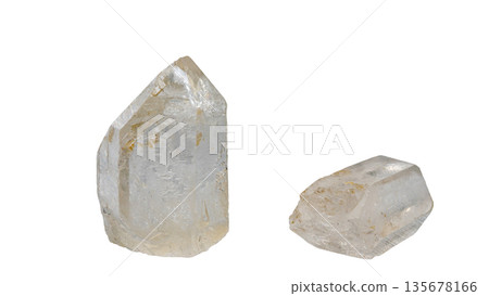 透明水晶尖原石微距白色背景 135678166
