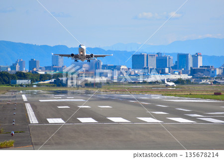 大阪機場起飛 大阪機場起飛 135678214