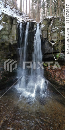 Aerial view of the snowy scenery of Kozo Fudo Falls Aerial view of the snowy scenery of Kozo Fudo Falls 135678657