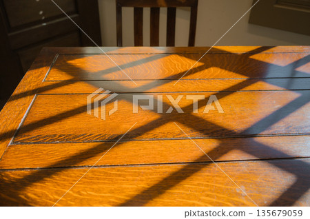 A table that gives off a warm feeling A table that gives off a warm feeling 135679059