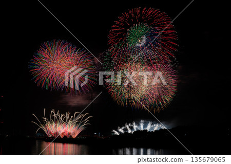 Scenes from the Atsumi Peninsula Fireworks Festival in Tahara City (Aichi Prefecture) Scenes from the Atsumi Peninsula Fireworks Festival in Tahara City (Aichi Prefecture) 135679065
