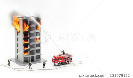 火災救援場景,包括微型消防車和消防員 | 保險、災害預防、自然災害圖片背景 火災救援場景,包括微型消防車和消防員 | 保險、災害預防、自然災害圖片背景 135679132