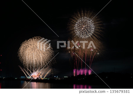 Scenes from the Atsumi Peninsula Fireworks Festival in Tahara City (Aichi Prefecture) Scenes from the Atsumi Peninsula Fireworks Festival in Tahara City (Aichi Prefecture) 135679381