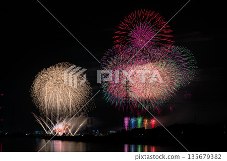 Scenes from the Atsumi Peninsula Fireworks Festival in Tahara City (Aichi Prefecture) Scenes from the Atsumi Peninsula Fireworks Festival in Tahara City (Aichi Prefecture) 135679382